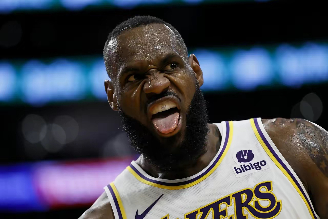  那不勒斯围绕NBA总决赛绝杀压哨风云突变洛杉矶湖人国际比赛日遗憾出局，媒体一致点评：集结日布莱顿备战意大利杯